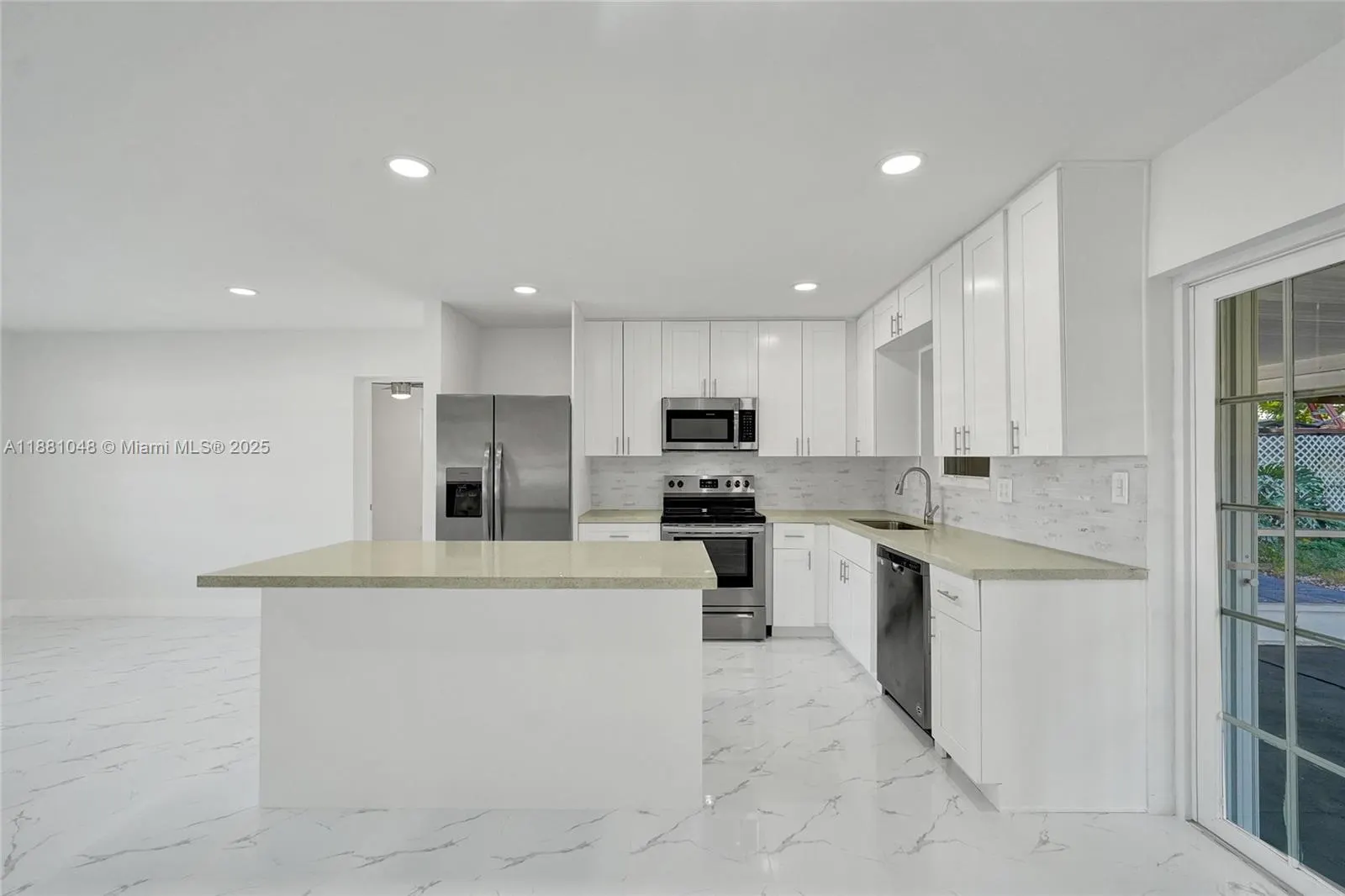 2015 N 58th Ave