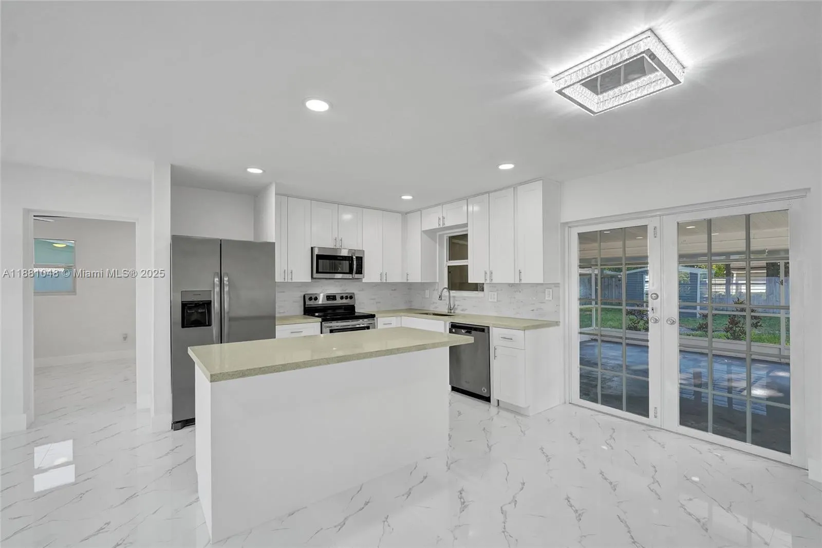 2015 N 58th Ave