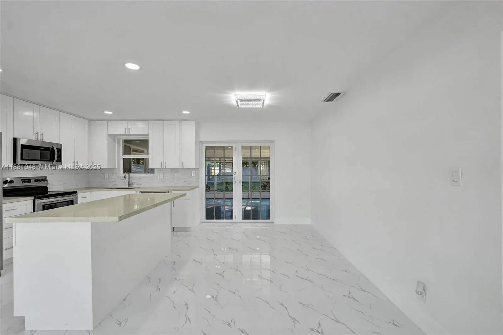 2015 N 58th Ave