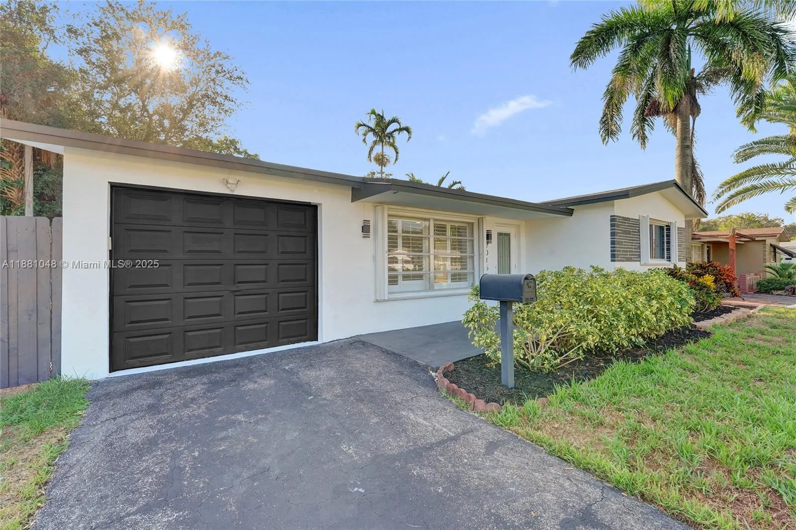 2015 N 58th Ave