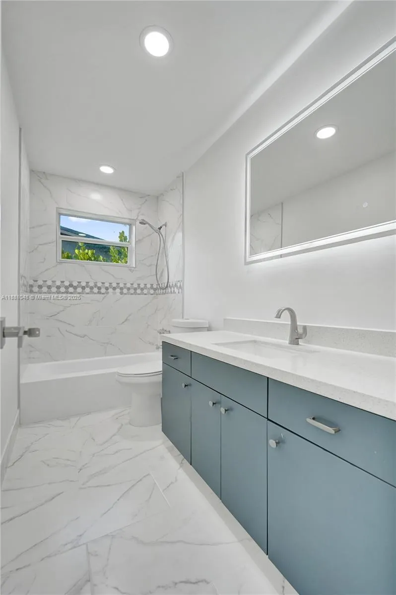 2015 N 58th Ave