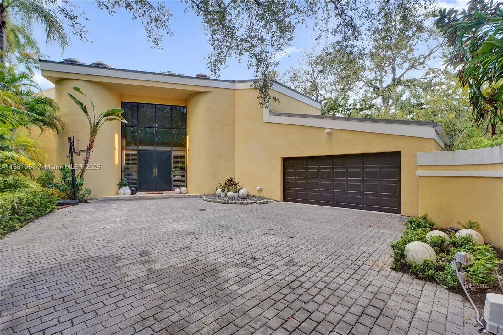 2360 Tigertail Ave