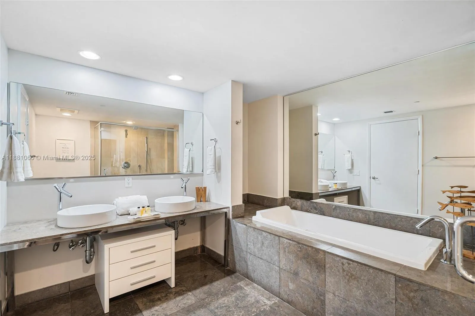 485 Brickell Ave, #3308