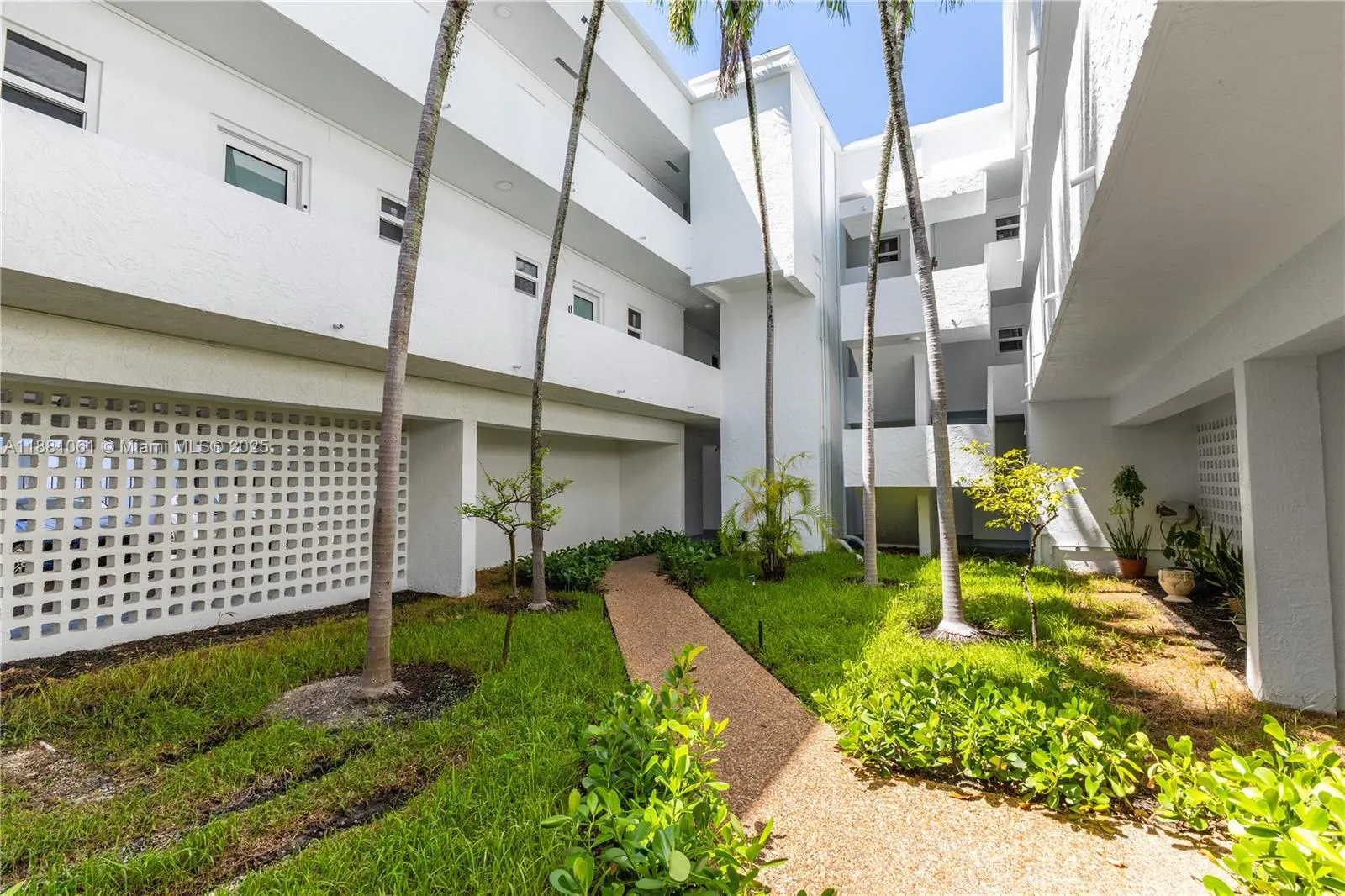 1033 Lenox Ave, #205