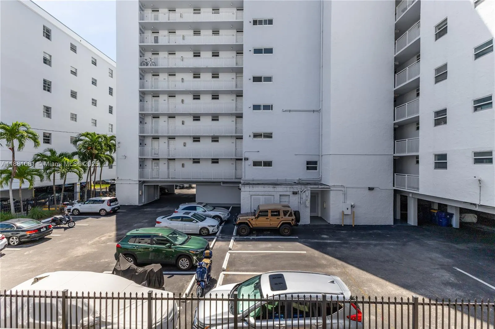1033 Lenox Ave, #205