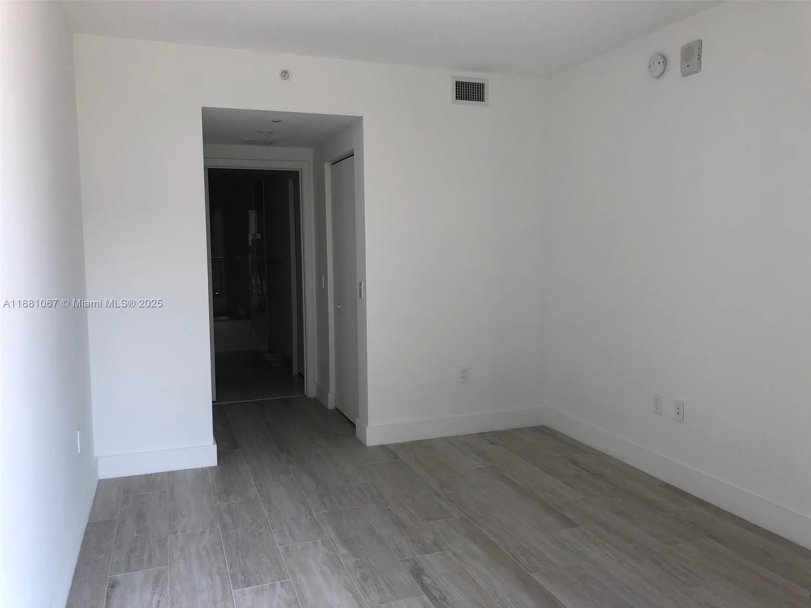 121 NE 34th St, #503