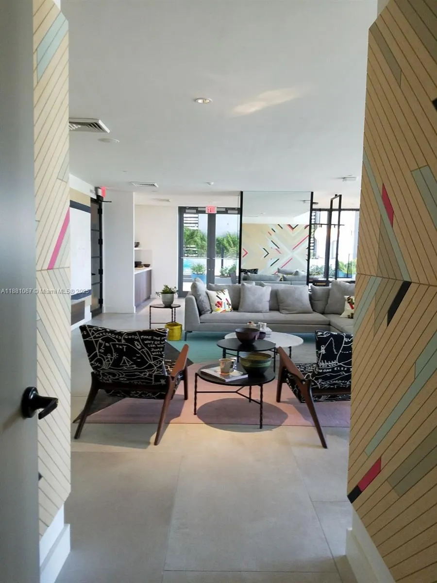 121 NE 34th St, #503