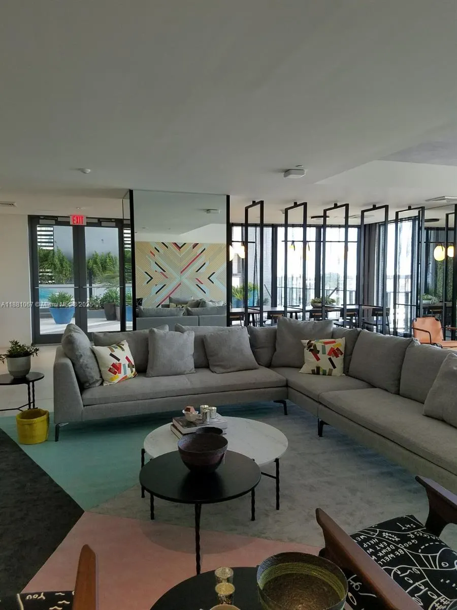 121 NE 34th St, #503