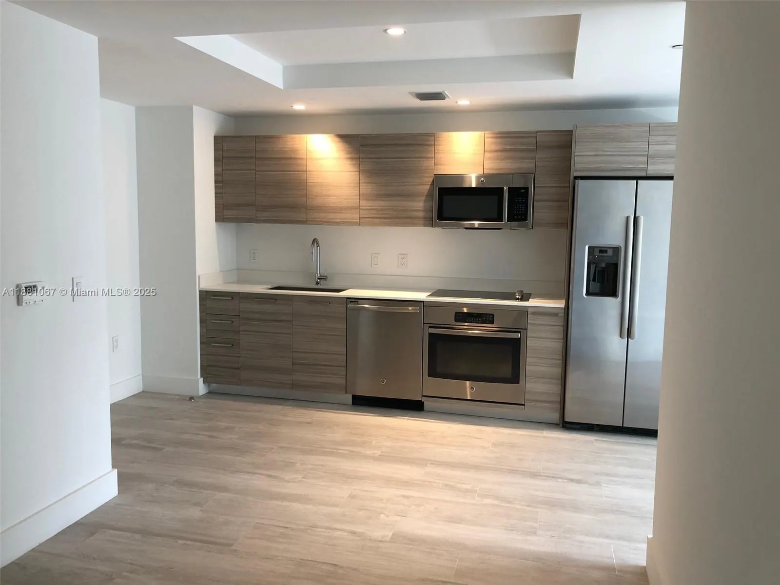 121 NE 34th St, #503
