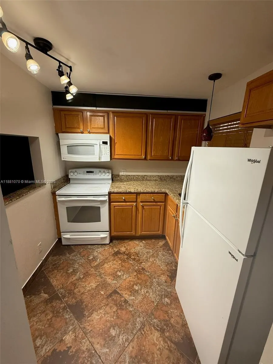 9620 Sunrise Lakes Blvd, #205
