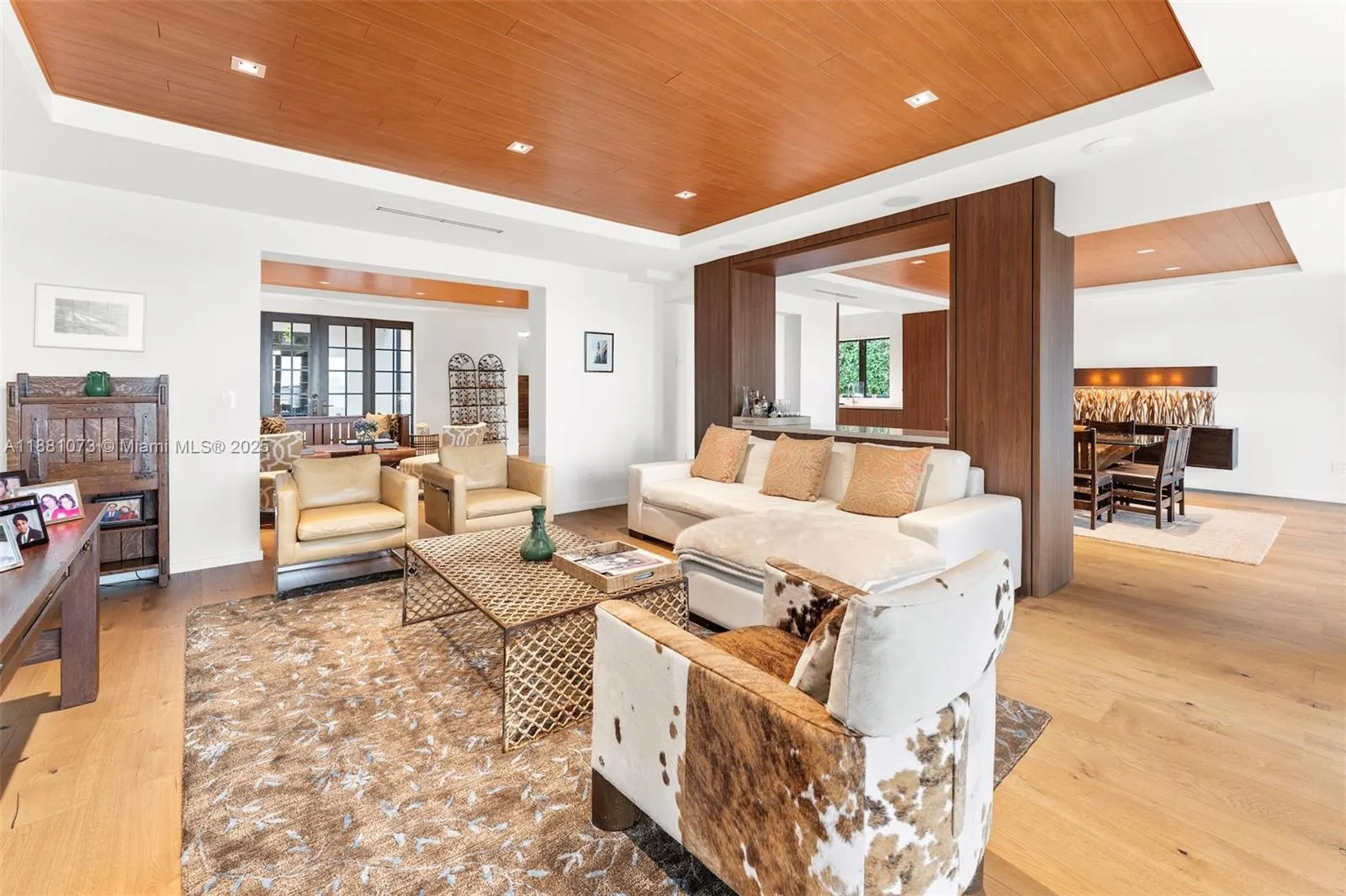 1277 N Venetian Way