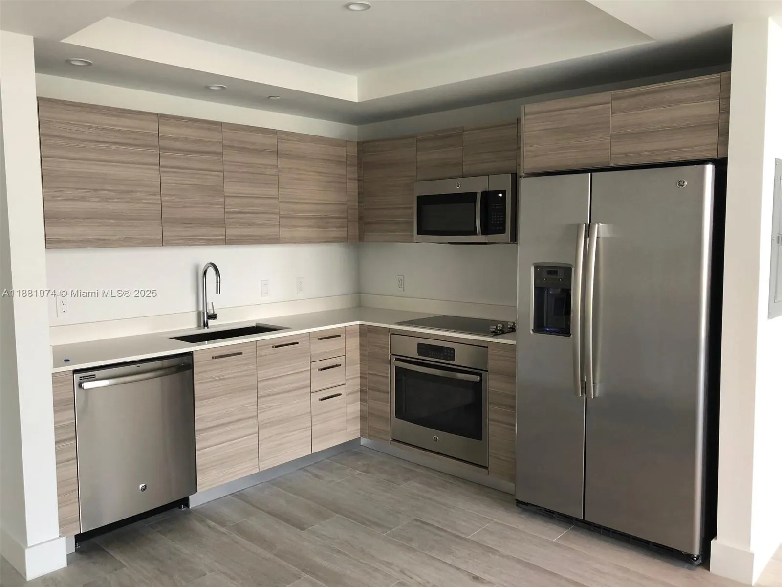 121 NE 34th St, #812
