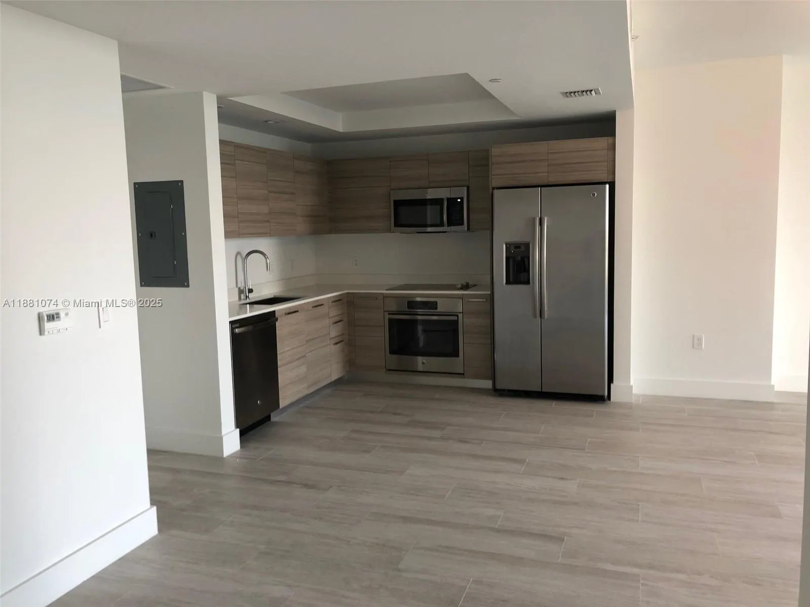 121 NE 34th St, #812