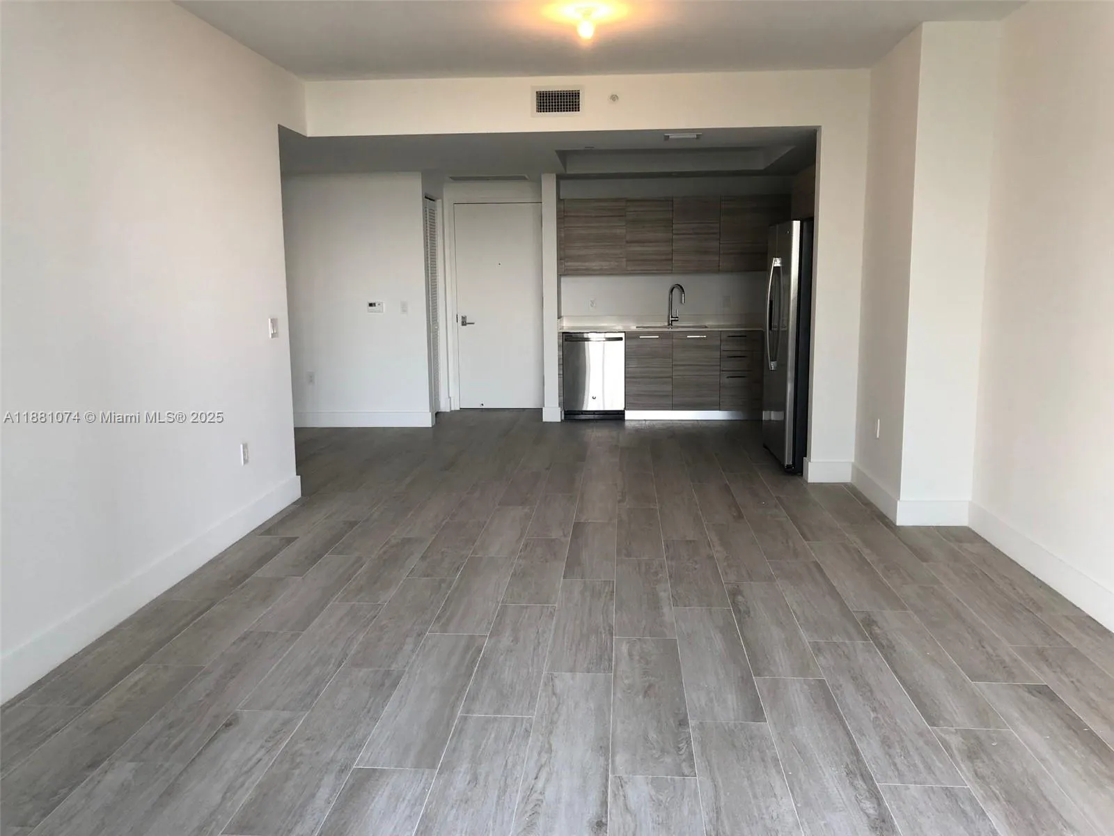 121 NE 34th St, #812