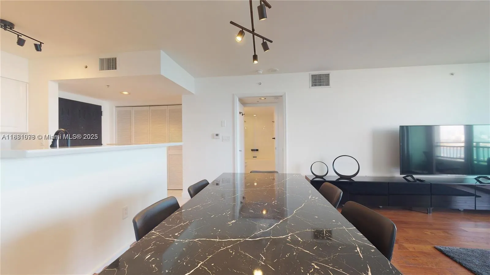 90 Alton Rd, #908