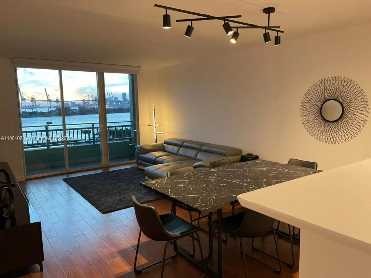 90 Alton Rd, #908
