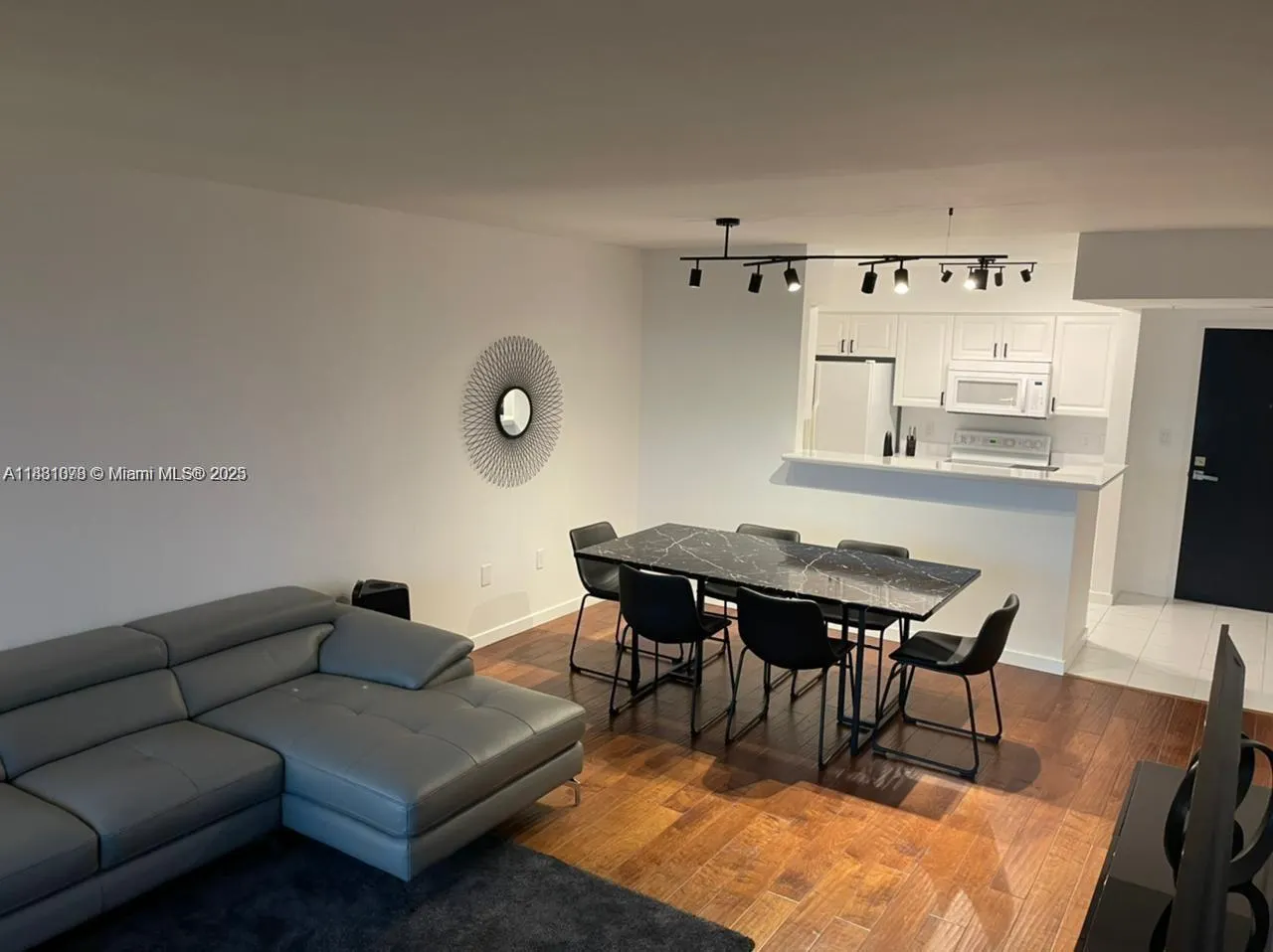 90 Alton Rd, #908
