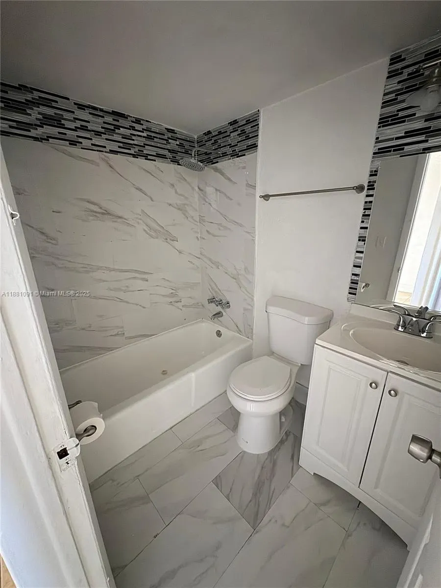 1407 NW 103rd St, #306