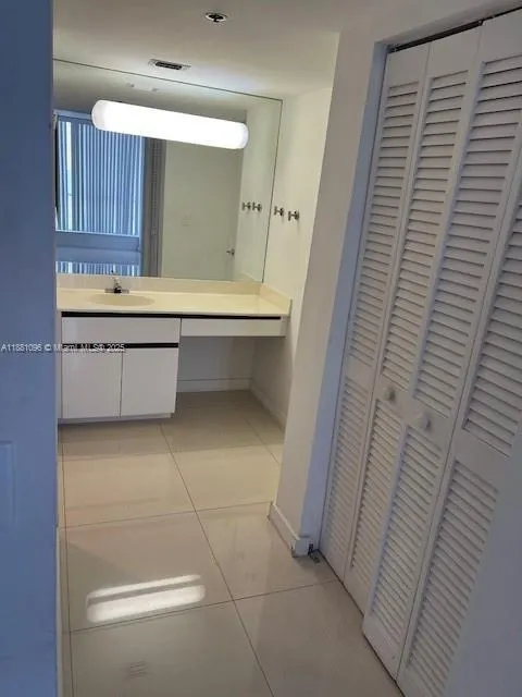 6767 Collins Ave, #904