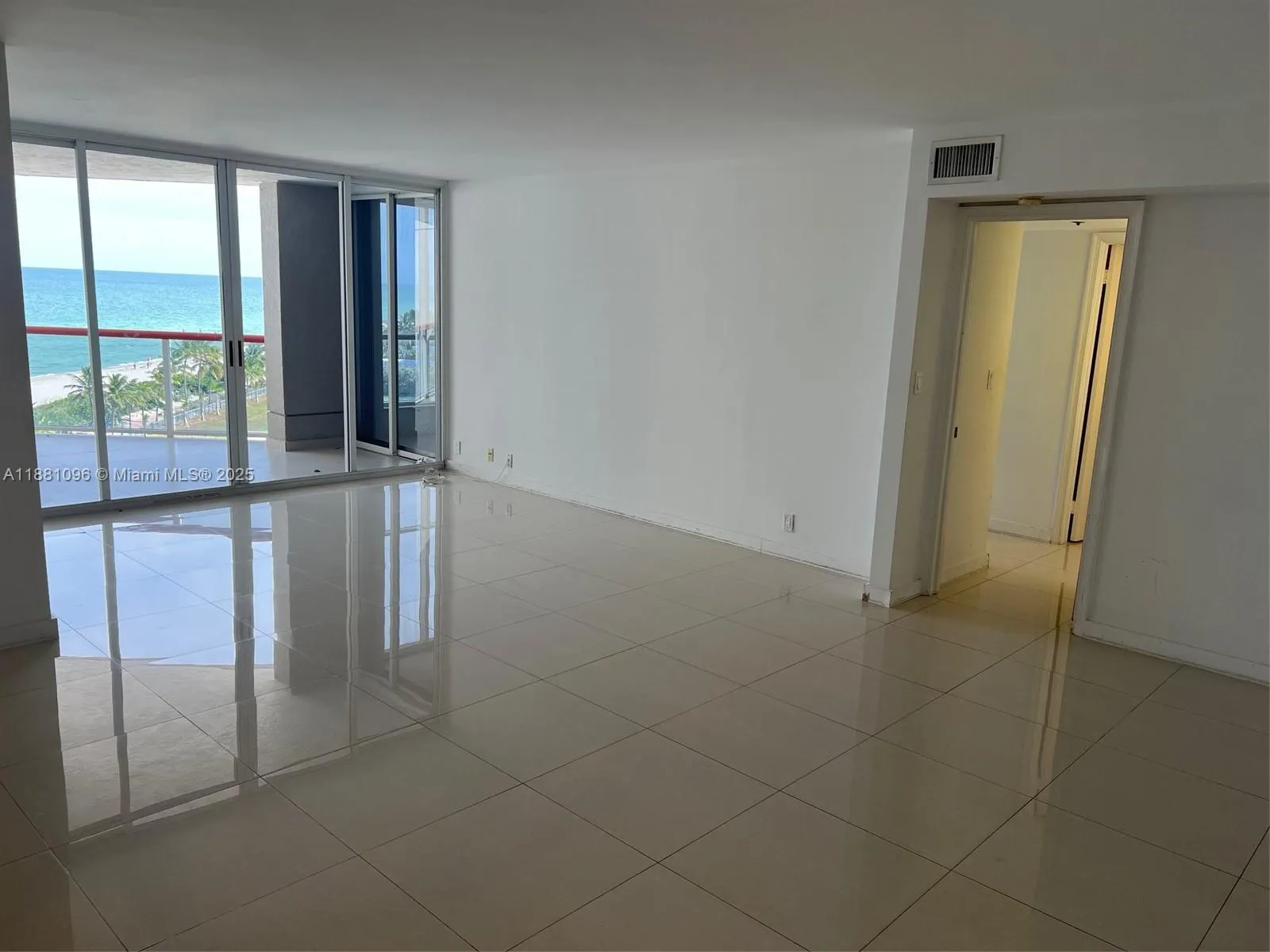 6767 Collins Ave, #904