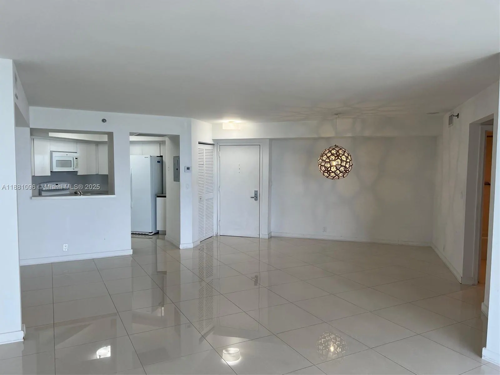 6767 Collins Ave, #904
