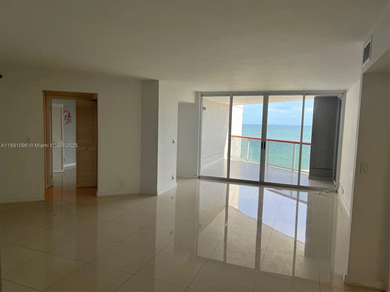 6767 Collins Ave, #904