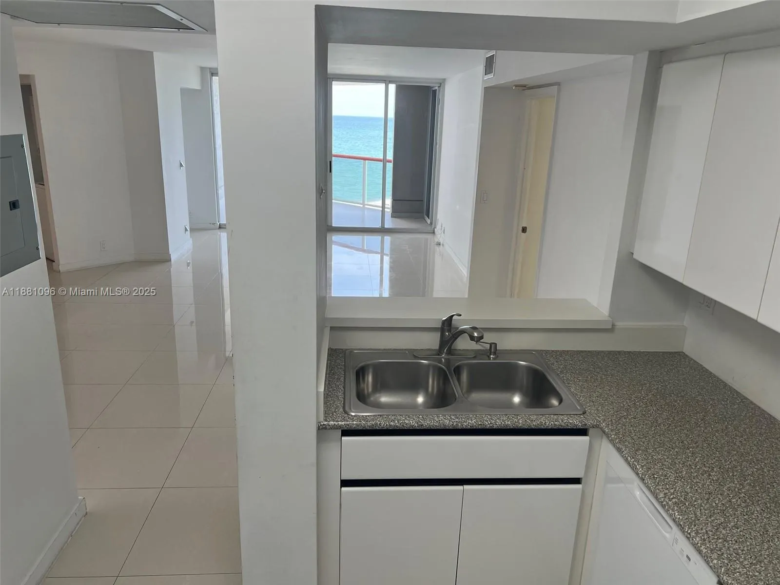 6767 Collins Ave, #904