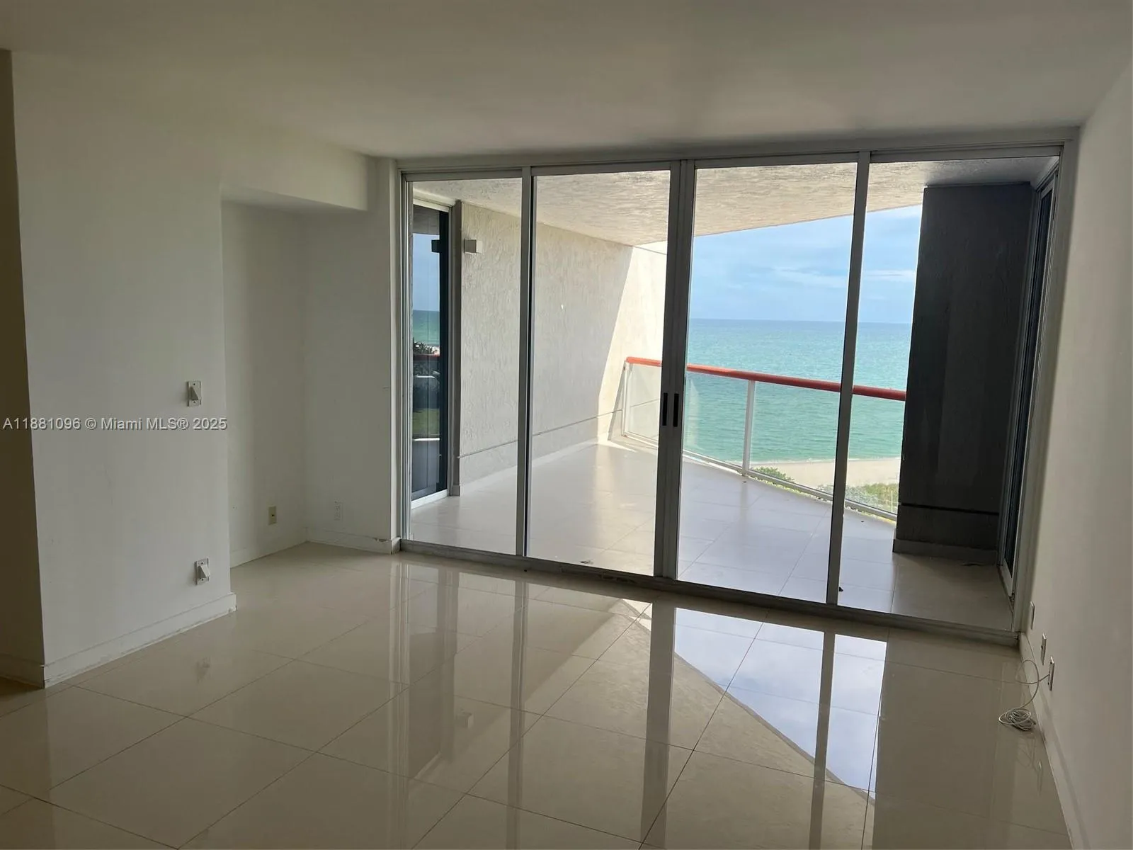 6767 Collins Ave, #904