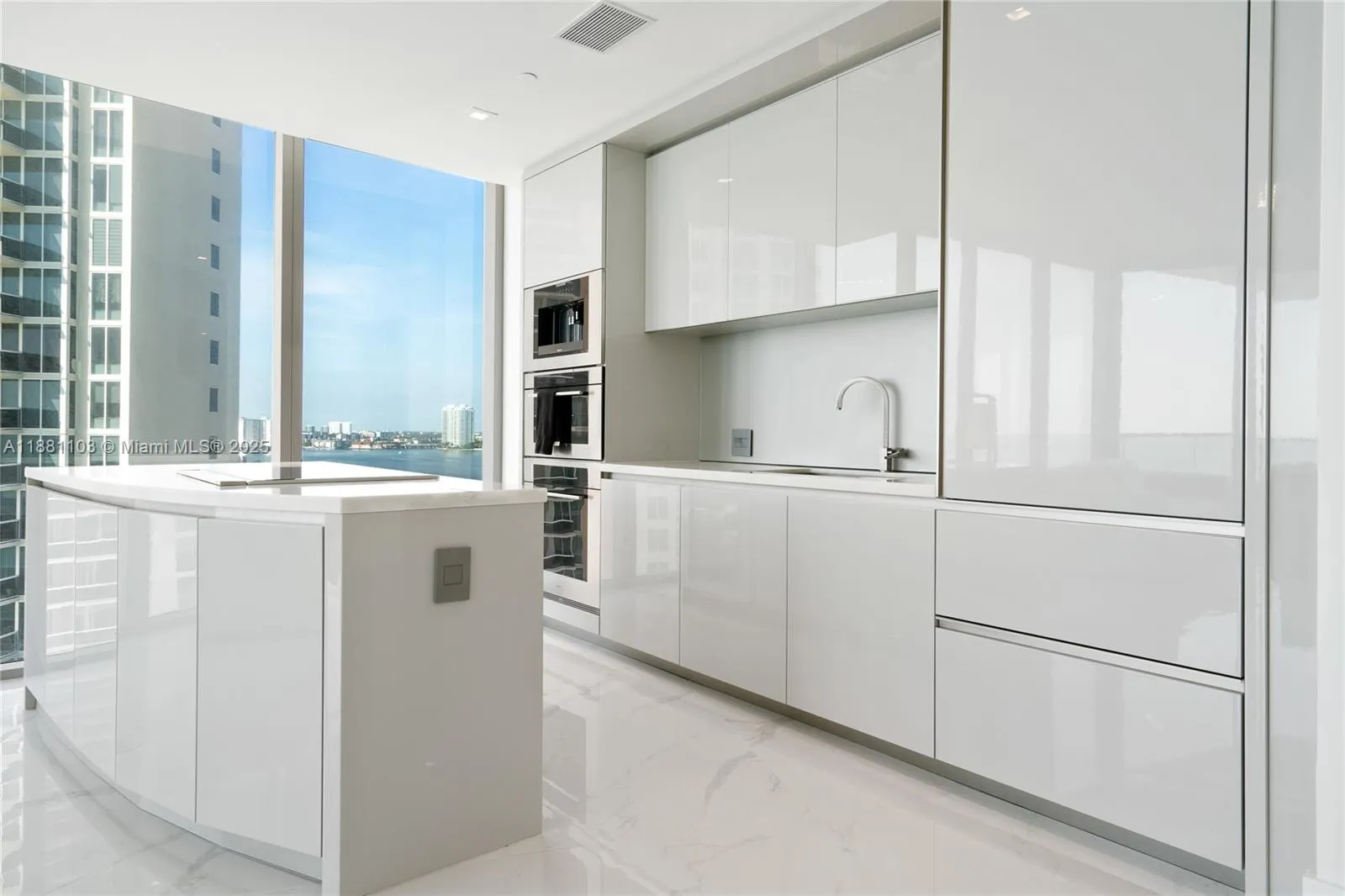 18975 Collins Ave, #1104