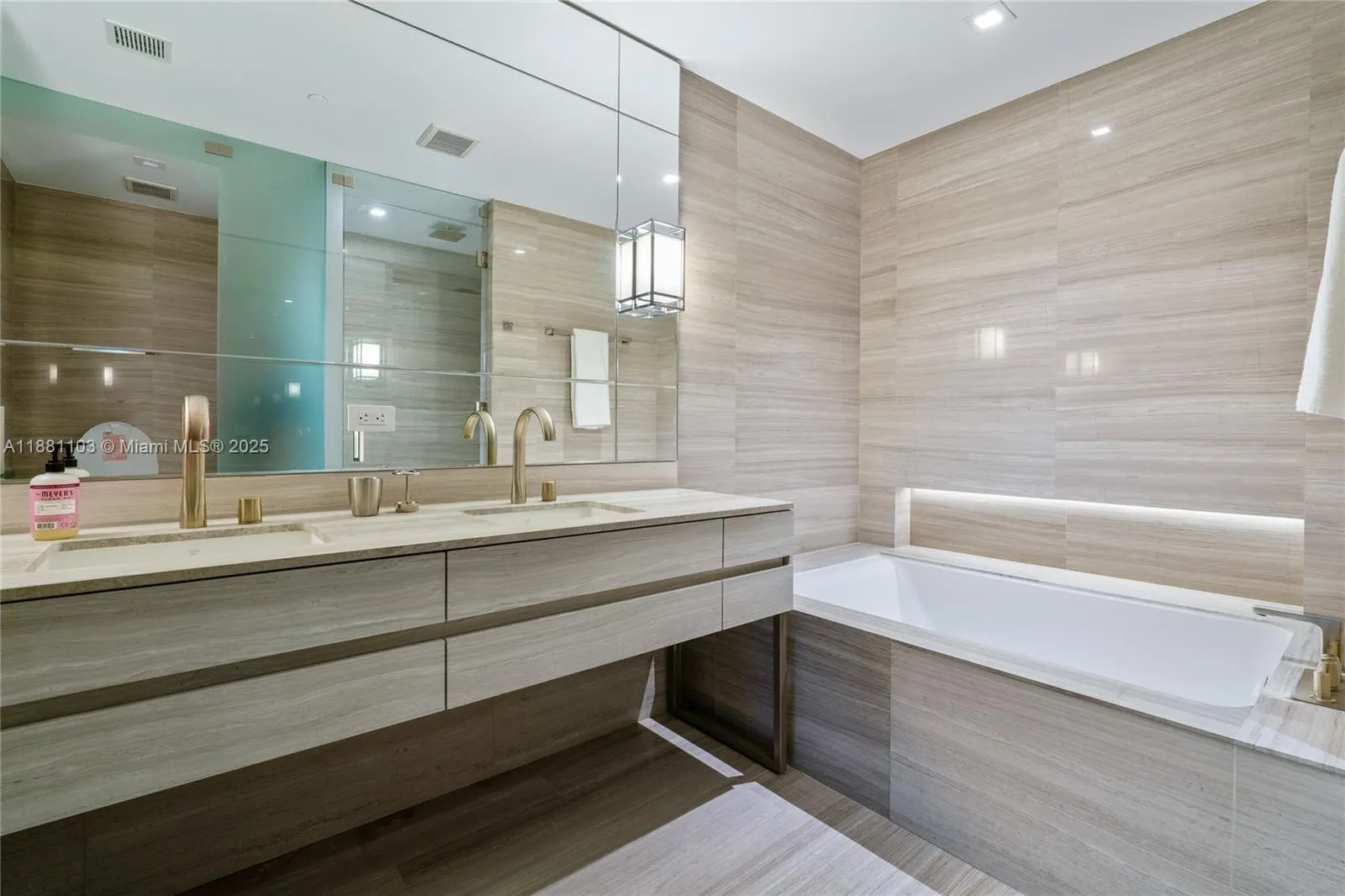 18975 Collins Ave, #1104