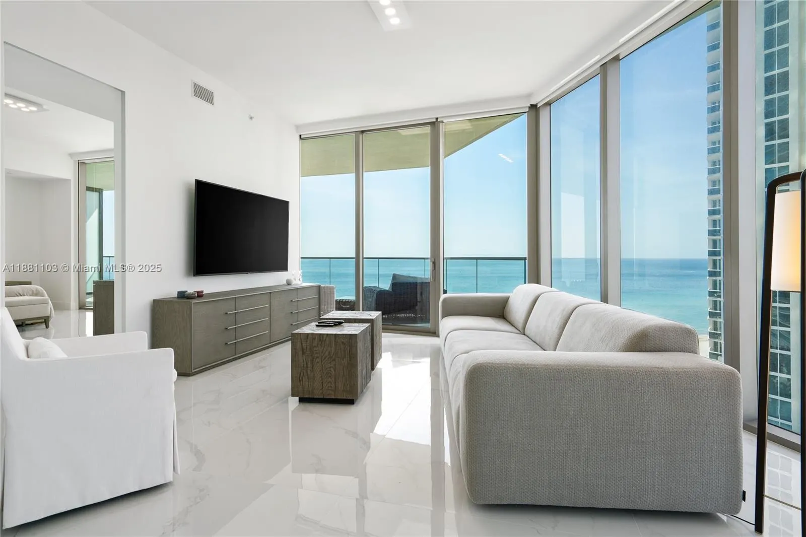 18975 Collins Ave, #1104