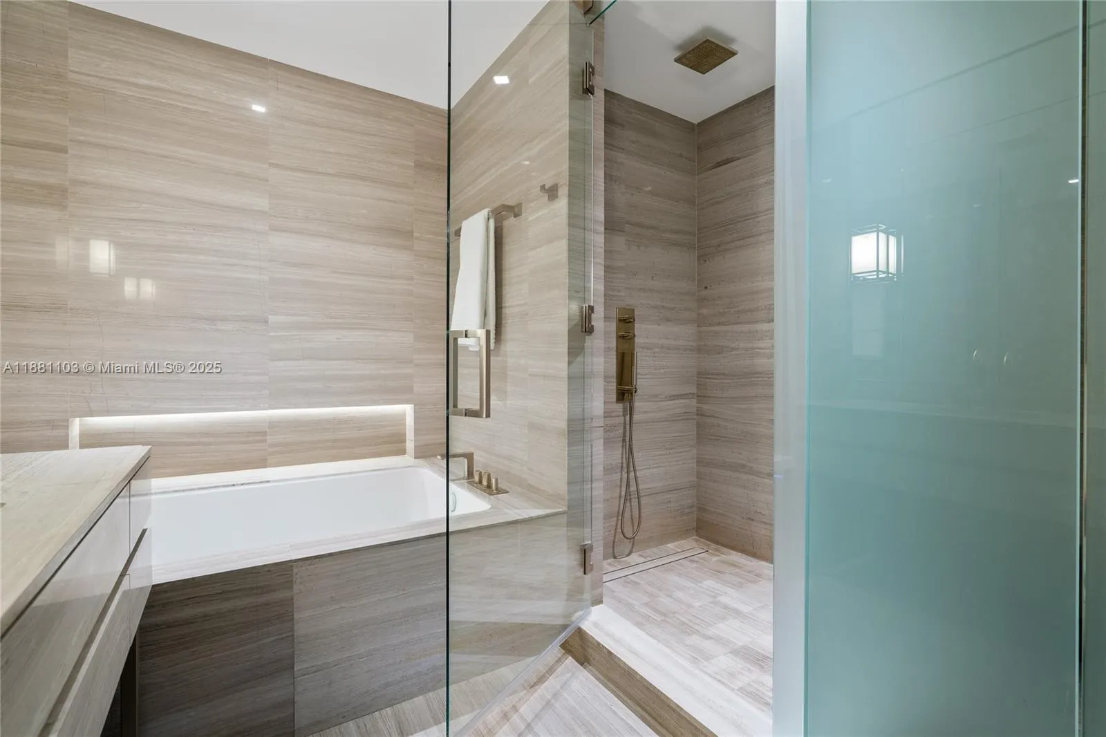 18975 Collins Ave, #1104