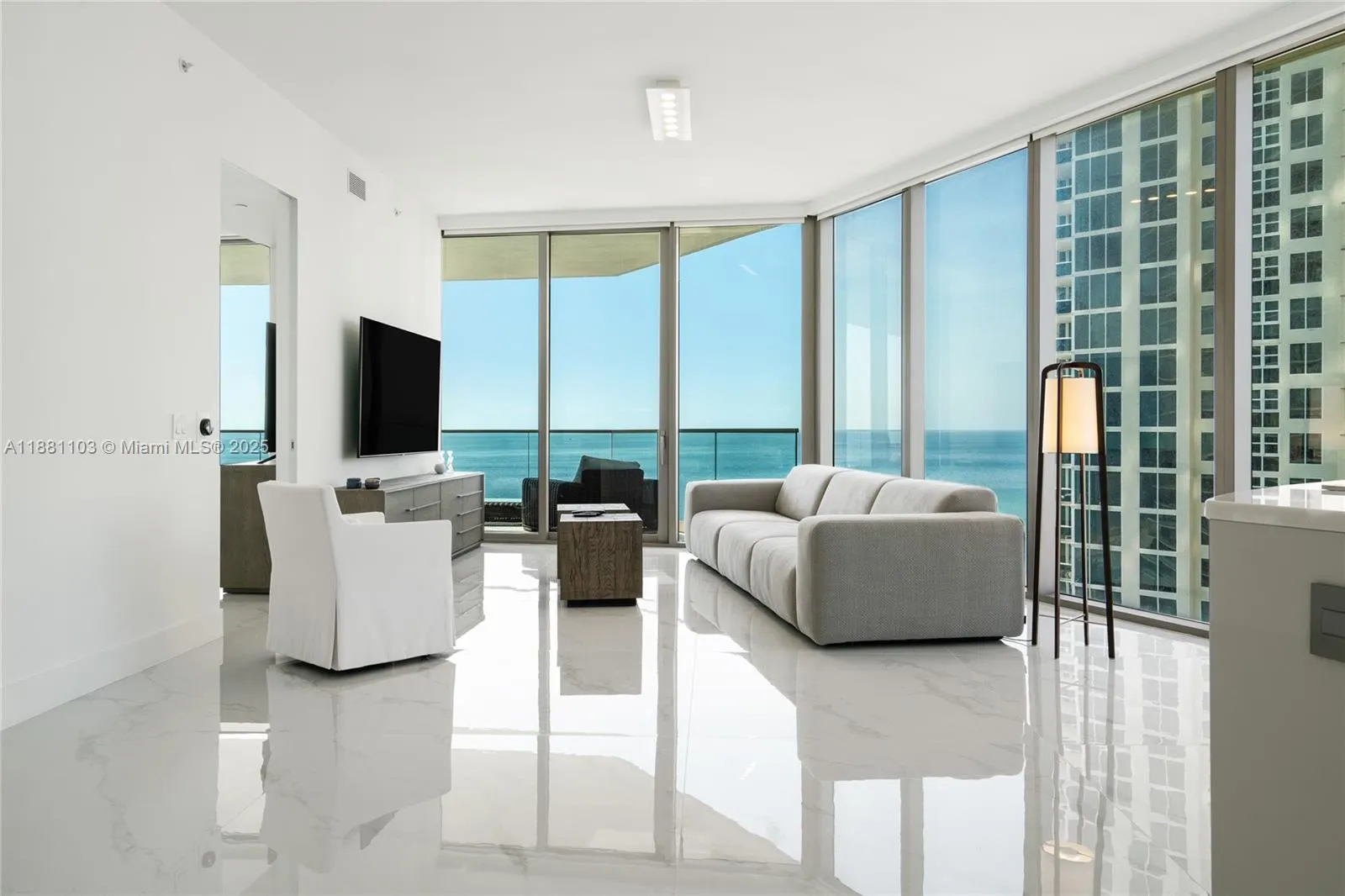 18975 Collins Ave, #1104