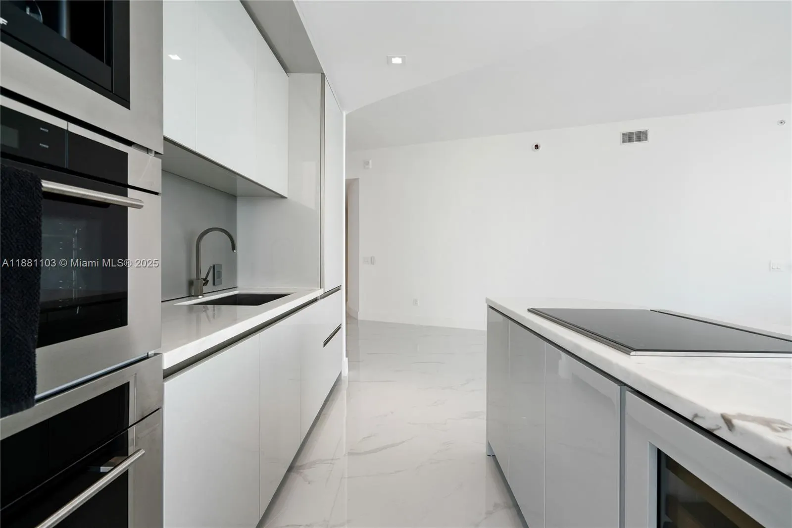 18975 Collins Ave, #1104