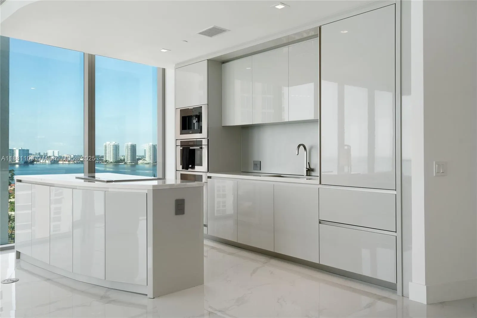 18975 Collins Ave, #1104