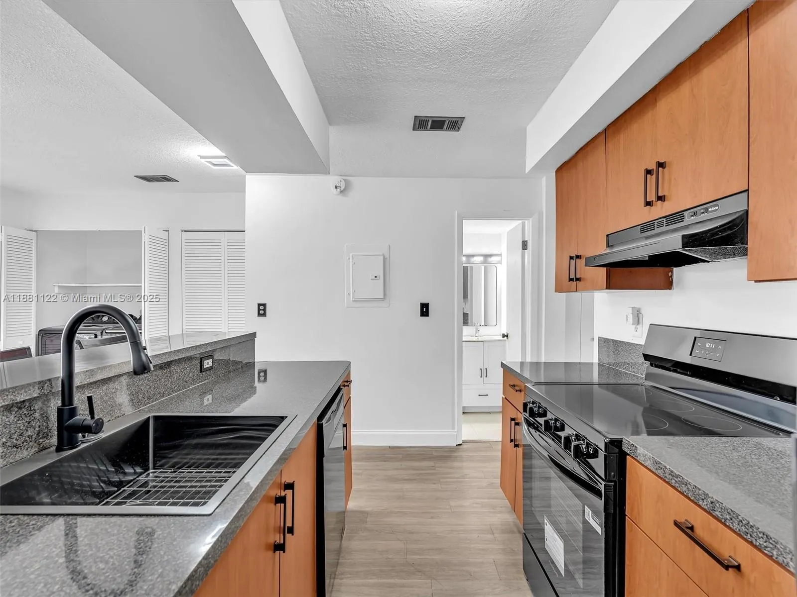 3911 SW 52nd Ave, #4-1