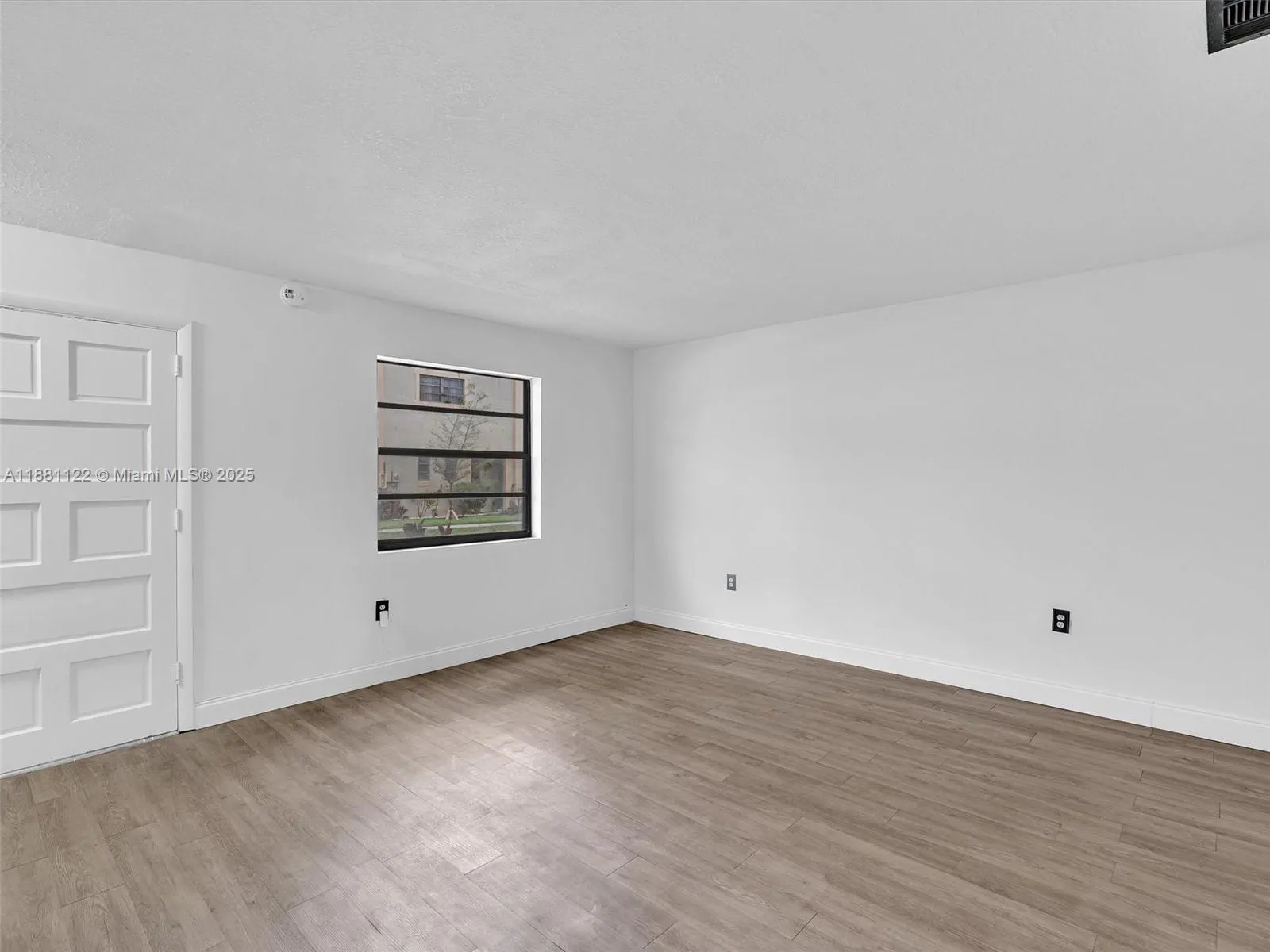 3911 SW 52nd Ave, #4-1