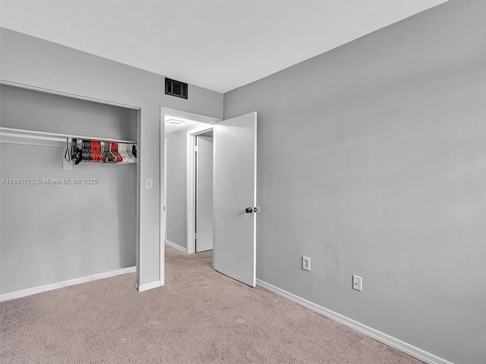 3911 SW 52nd Ave, #4-1