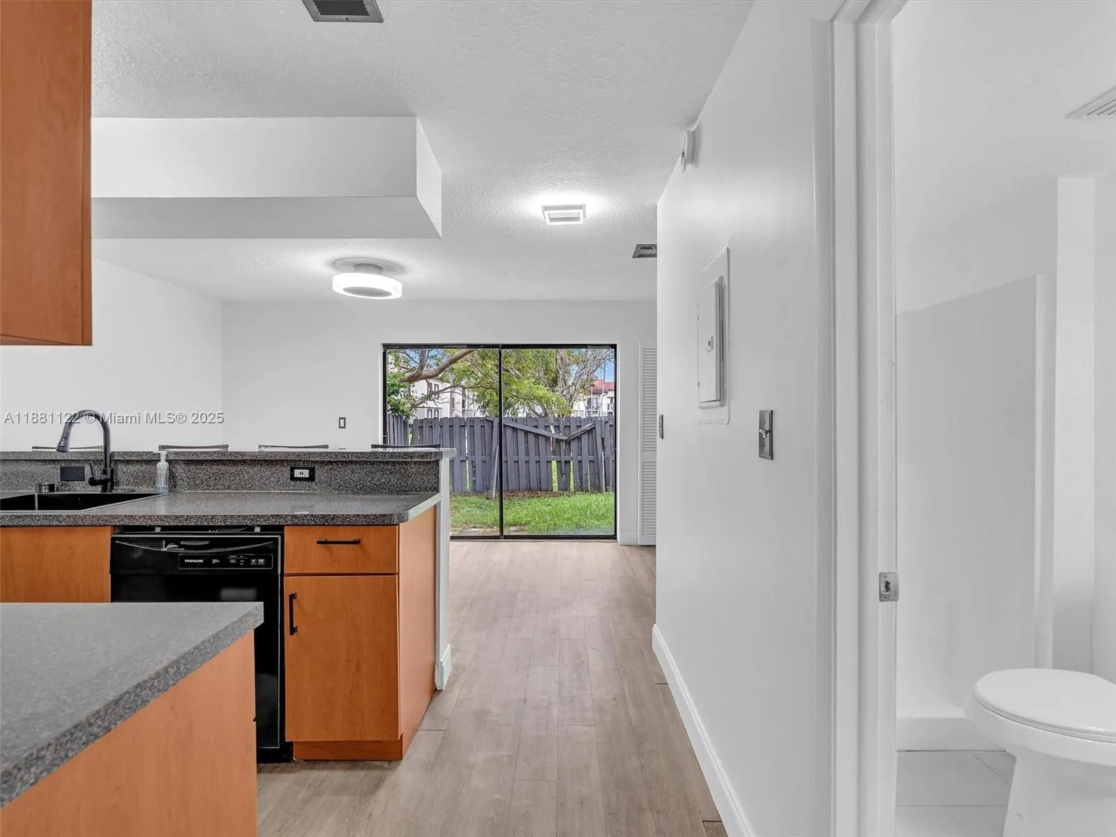 3911 SW 52nd Ave, #4-1