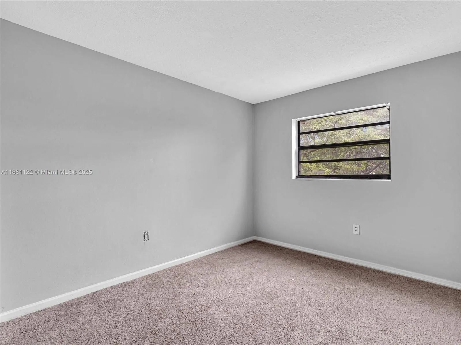 3911 SW 52nd Ave, #4-1