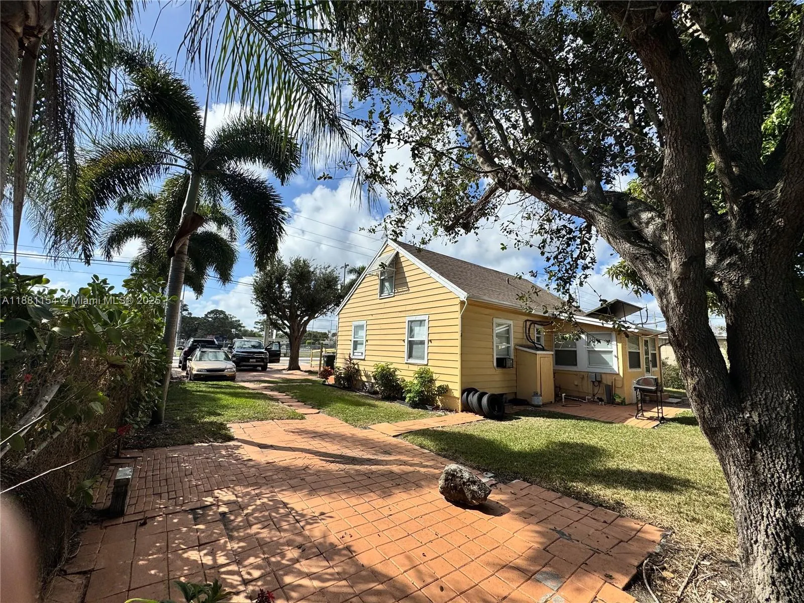 619 SW 10th St
