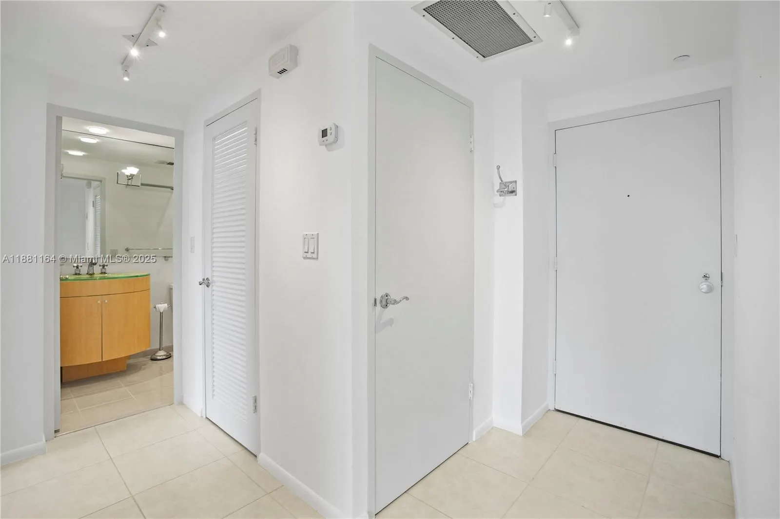 3333 NE 34th St, #711