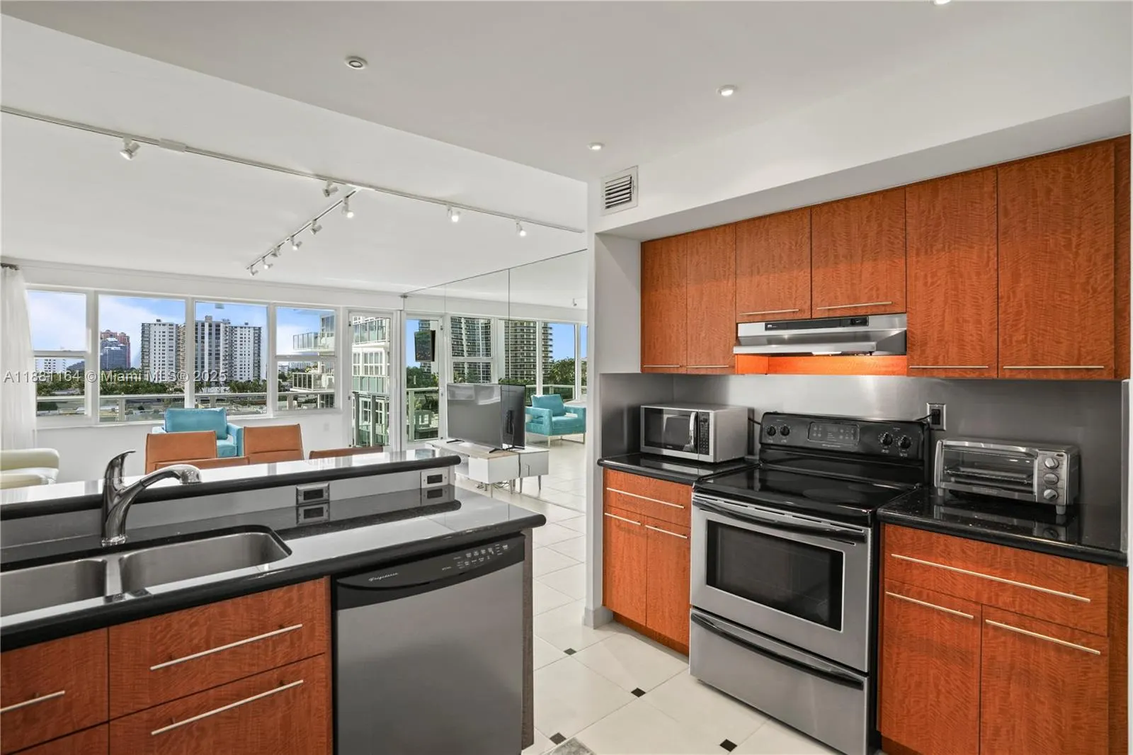 3333 NE 34th St, #711