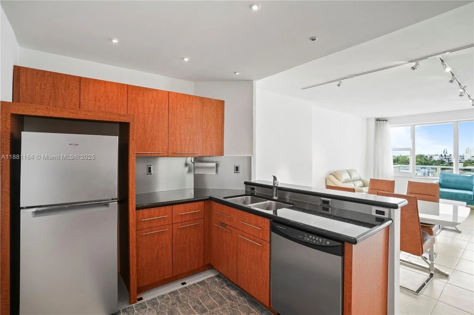 3333 NE 34th St, #711