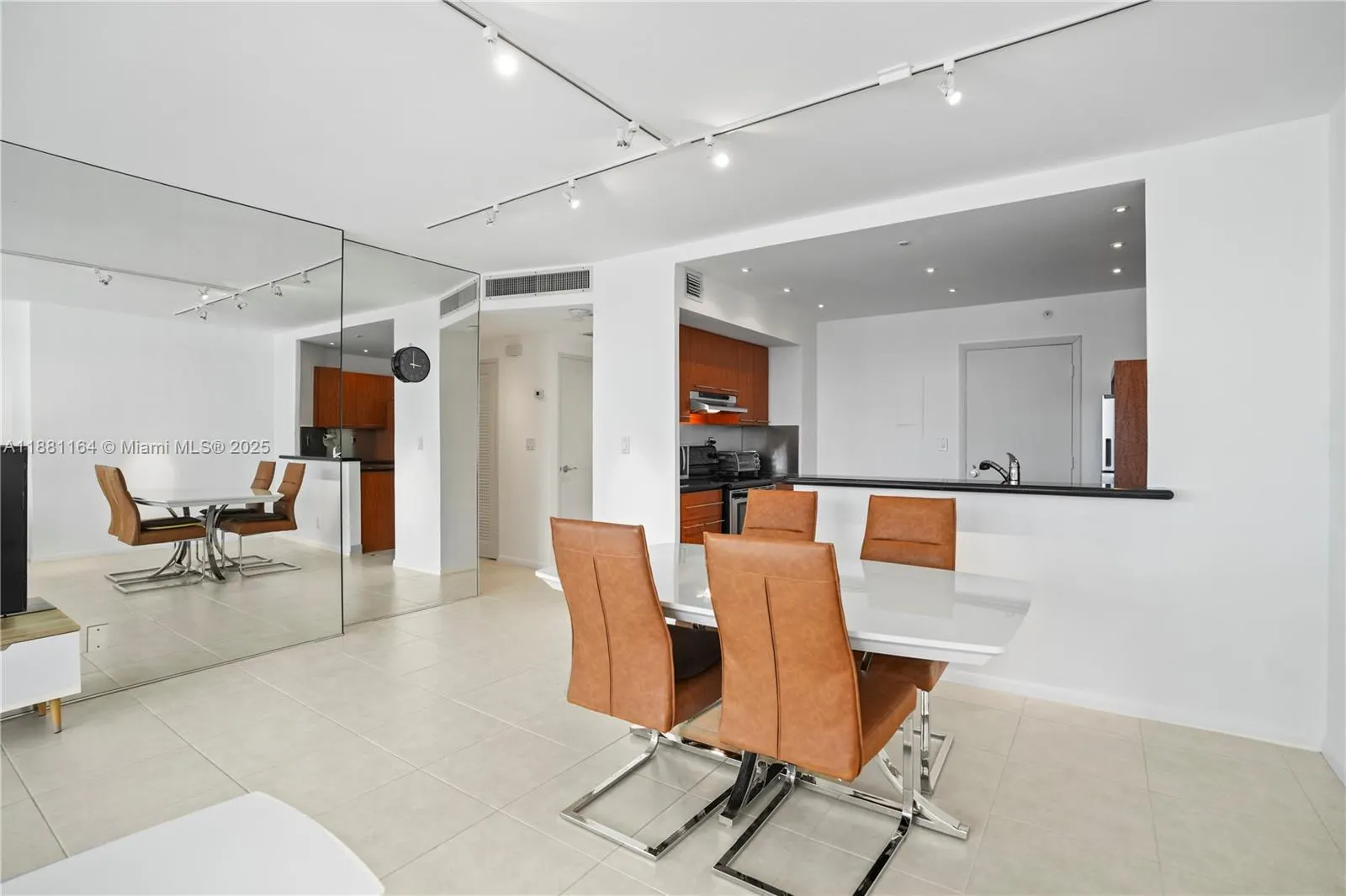 3333 NE 34th St, #711