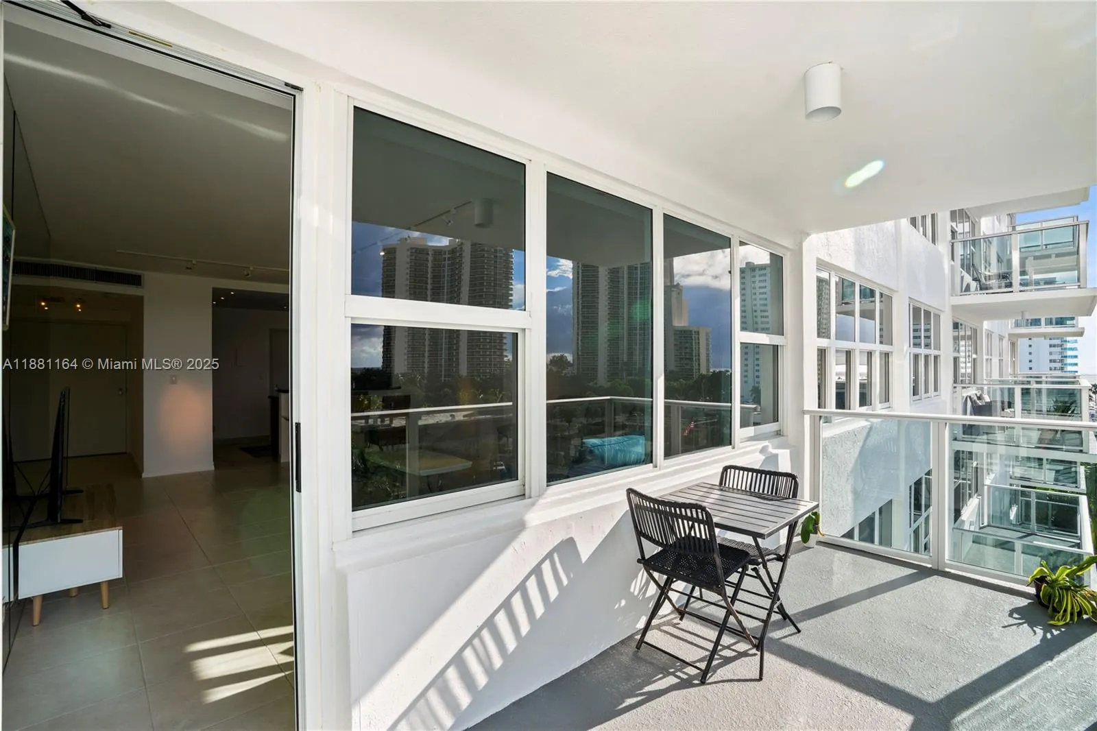 3333 NE 34th St, #711