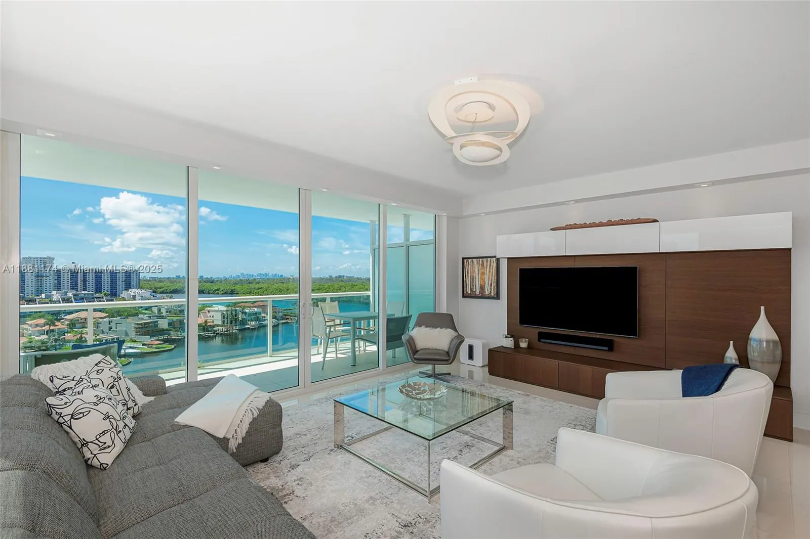 400 Sunny Isles Blvd, #1122 CORNER UNIT