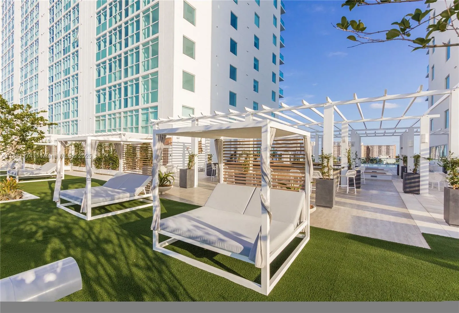 400 Sunny Isles Blvd, #1122 CORNER UNIT