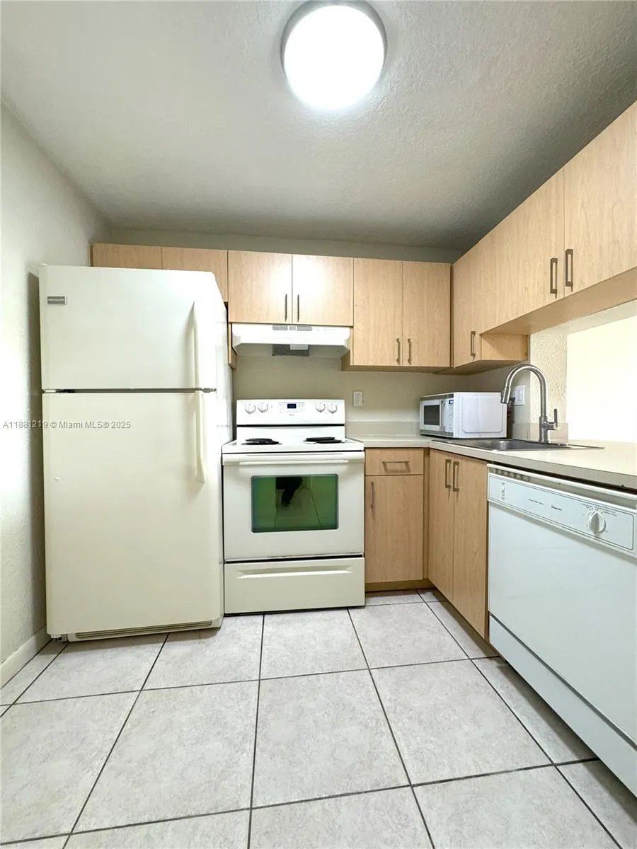 9320 Fontainebleau Blvd, #404