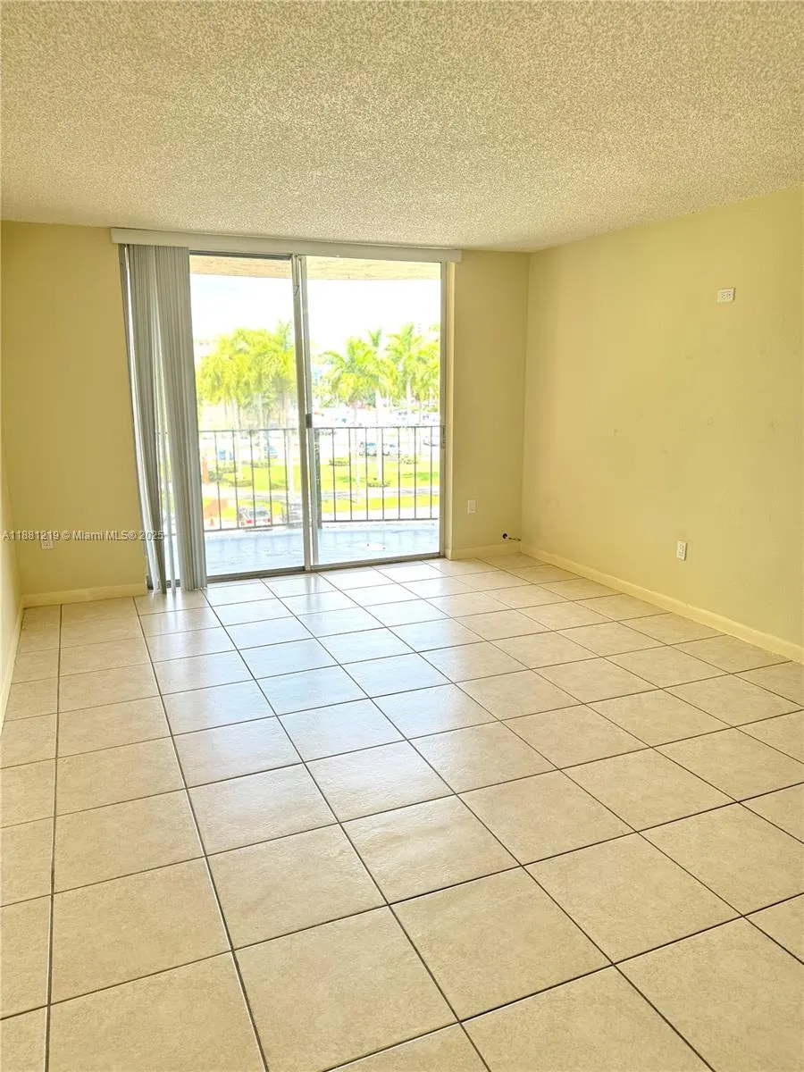 9320 Fontainebleau Blvd, #404